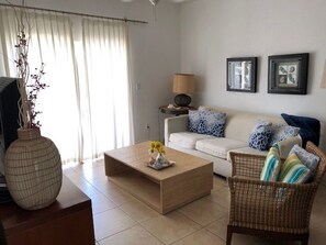 Living area - Ocean Views in Paradise (Bimini)