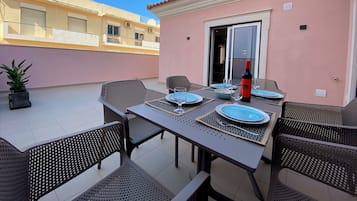 Condo Deluxe | Hiên