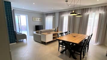 Deluxe Condo | Living area