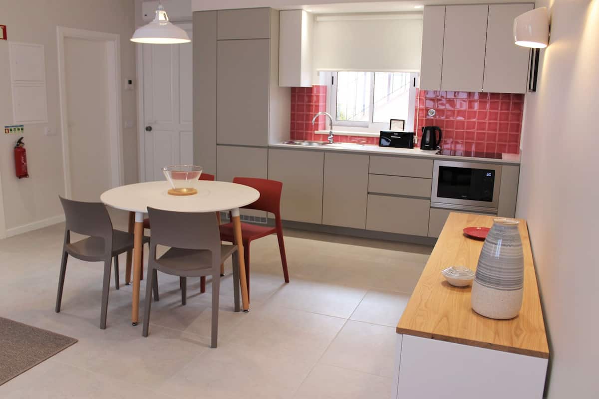 Comfort Condo | Private kitchen | Fridge, microwave, stovetop, coffee/tea maker