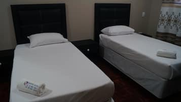Chambre Deluxe avec lits jumeaux, 2 lits une place, baignoire, vue jardin