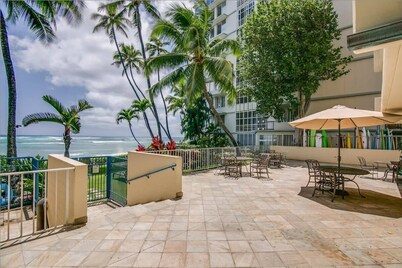 @ Marbella Lane - Breezy Studio@Diamond Head Beach Hotel