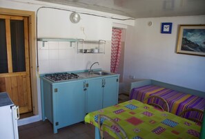 Fridge, stovetop