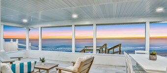 Beachfront home w/ private lanai and deck - walk to the beach