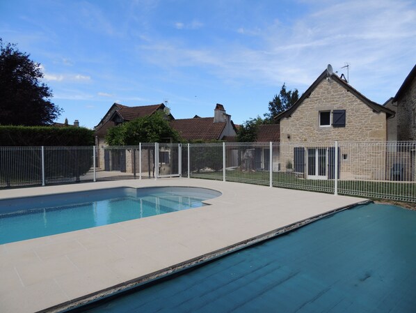 Outdoor pool - CORPS DE FERME - 2 GITES - PRIVATE SWIMMING POOL (Vailhourles)
