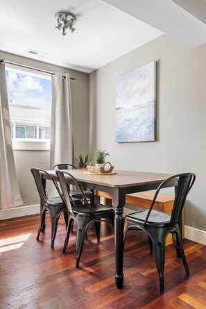 Dining - Easy Walk to King Street! | Casa Fuego Suite E (Charleston)