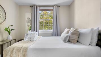 2 bedrooms, iron/ironing board, free internet