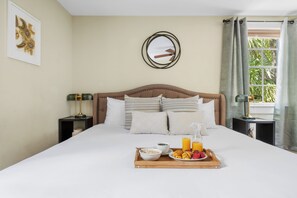 2 bedrooms, iron/ironing board, free Internet