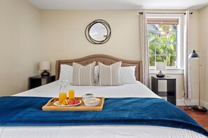 2 bedrooms, iron/ironing board, free Internet