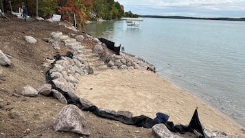 Beach nearby, sun-loungers, beach towels