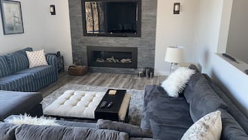 Smart TV, fireplace