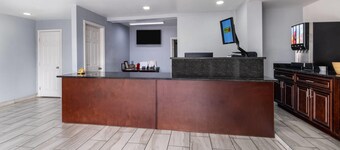 Super 8 by Wyndham Portsmouth - Norfolk