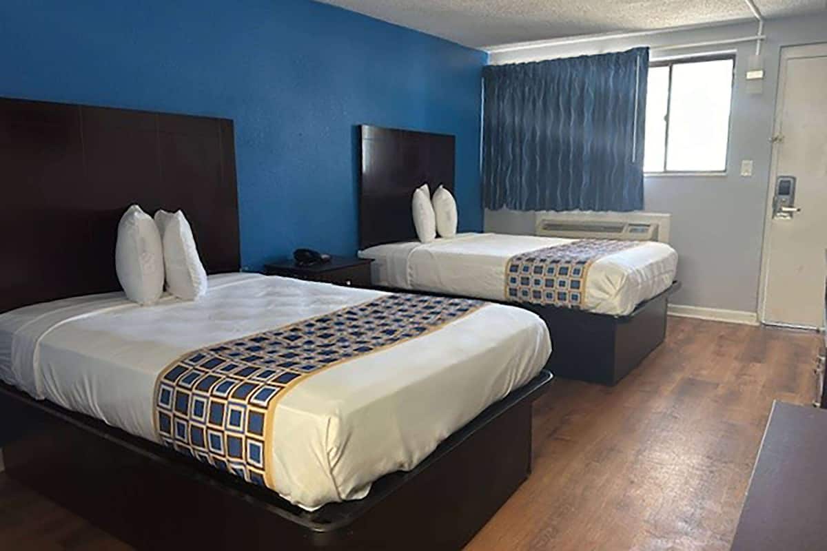 Suite, 1 habitación, para no fumadores | Muebles diferentes, escritorio y ropa de cama