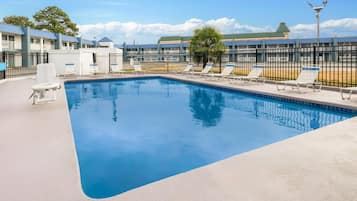 Sesongbasert utendørsbasseng