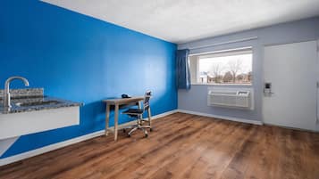 Suite, 1 kamar tidur, Bebas Asap Rokok | Dilengkapi dengan perabotan berbeda-beda, meja kerja, dan Wi-Fi gratis