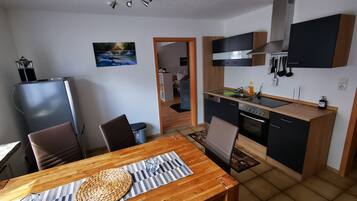 KĂŒhlschrank, Ofen, Herdplatte, GeschirrspĂŒler