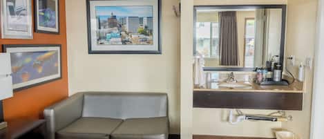 Comfort Room, 1 King Bed
