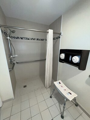Senior Single Room, 1 King Bed | Bathroom | Combined shower/tub, free toiletries, towels, soap