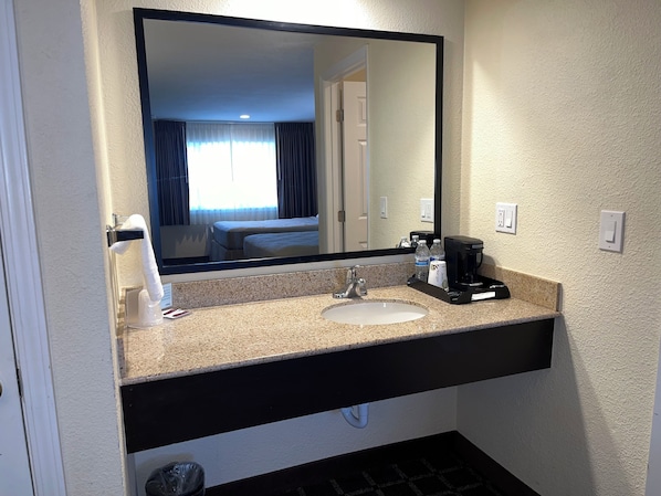 Comfort Room, 2 Queen Beds | Desk, WiFi, bed sheets - Oregon Trail Inn and Suites (Lakeview)