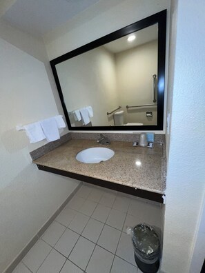 Senior Single Room, 1 King Bed | Bathroom | Combined shower/tub, free toiletries, towels, soap
