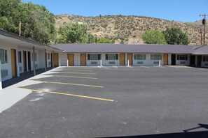Exterior - Oregon Trail Inn and Suites (Lakeview)