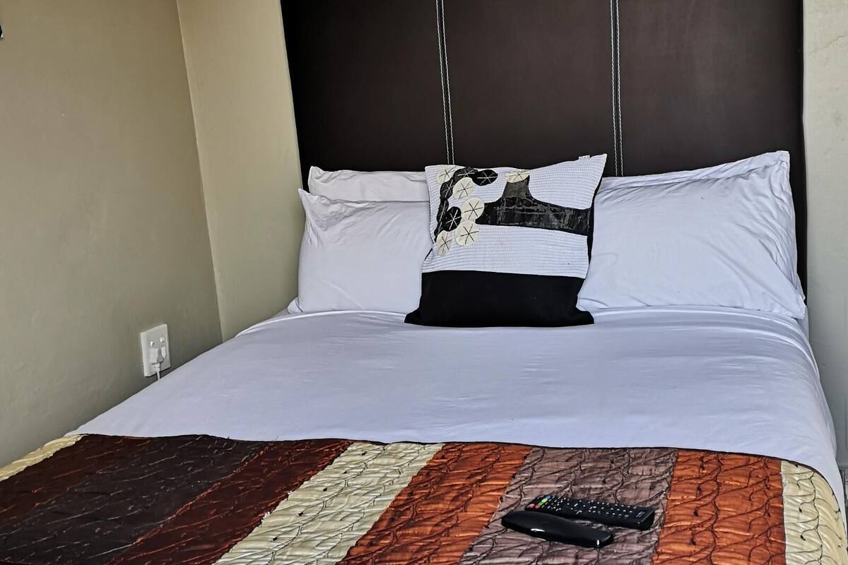 Economy Double Room, 1 Bedroom | In-room safe, iron/ironing board (on request)