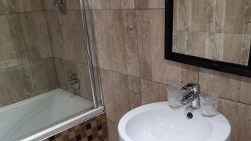 Traditional Chalet, 3 Bedrooms | Bathroom | Towels