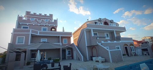 Two bedroom apartment with an amazing pool 