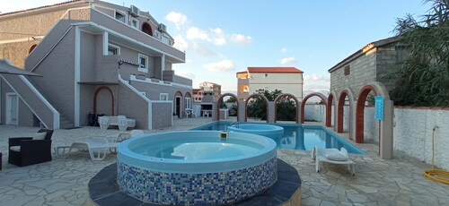 Two bedroom apartment with an amazing pool 