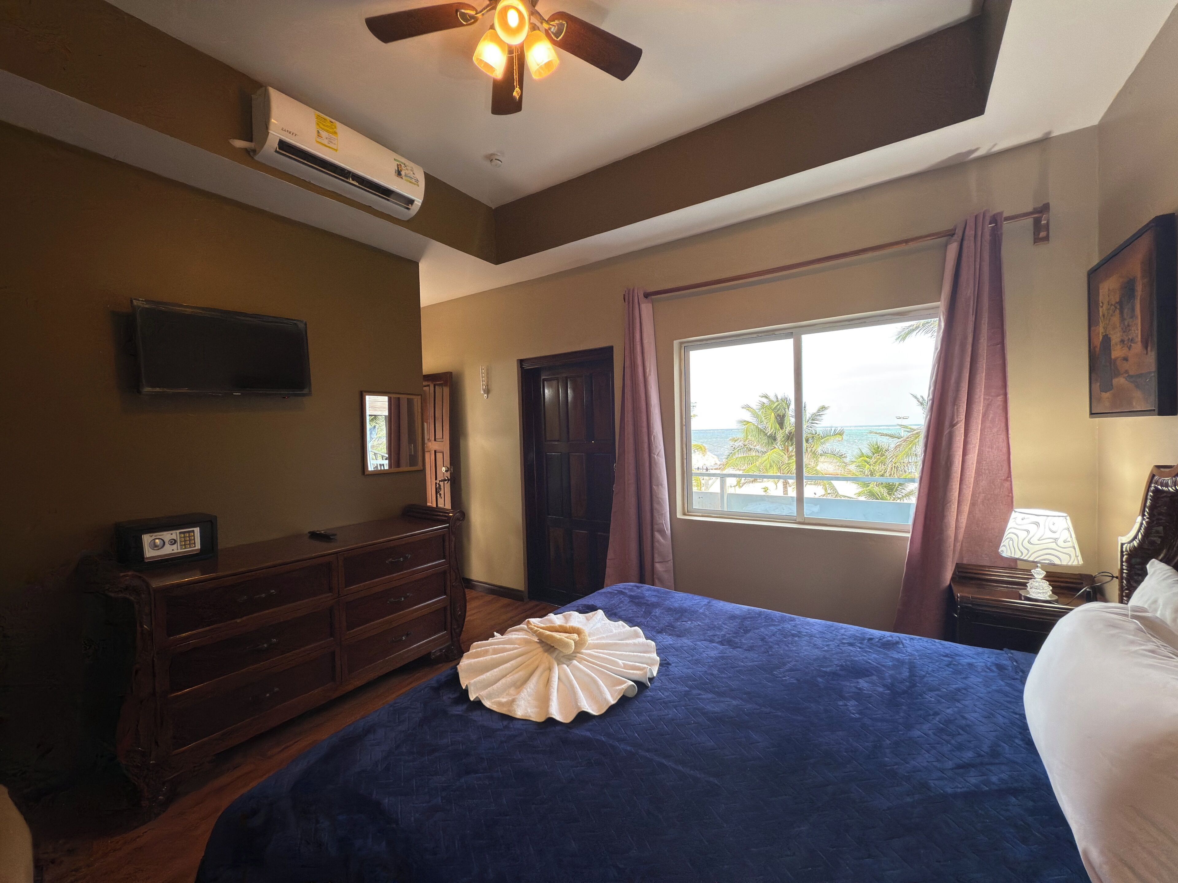 Tweepersoonskamer, uitzicht op zee | Gratis wifi, beddengoed