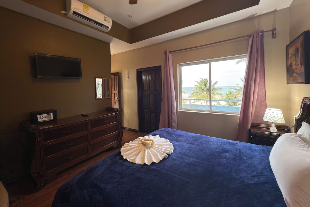 Tweepersoonskamer, uitzicht op zee | Gratis wifi, beddengoed