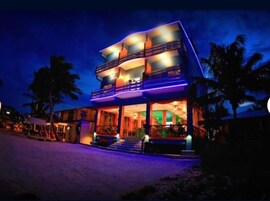 Fachada del alojamiento - Noche