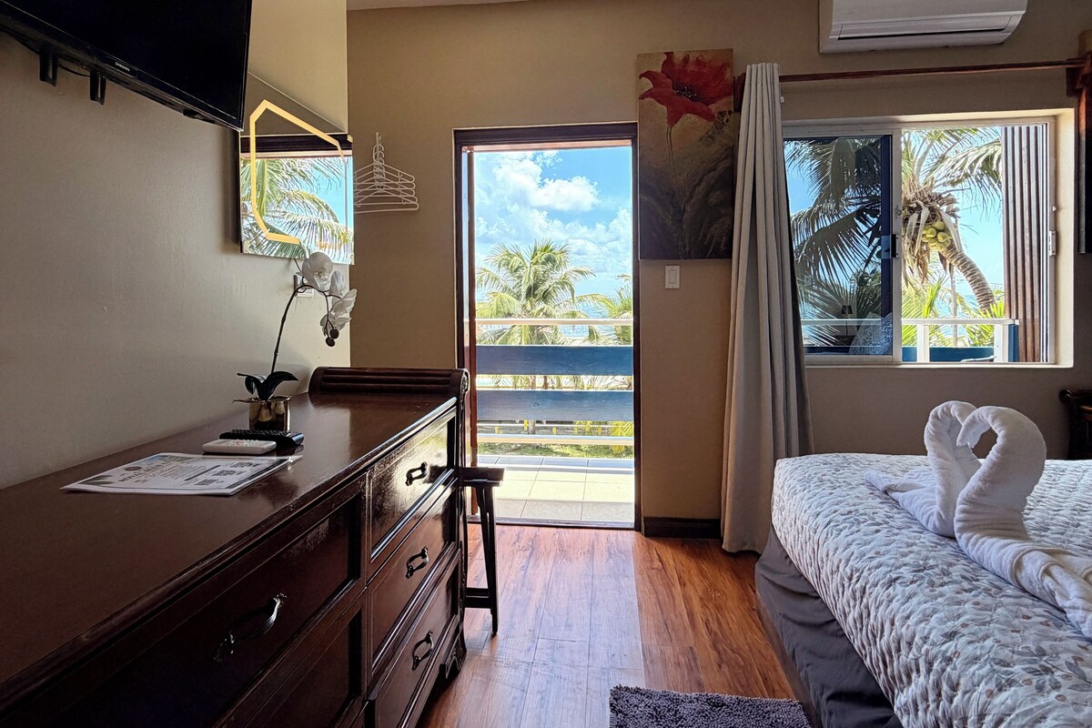 Double Room, Ocean View | Desk, laptop workspace, WiFi (free), individually decorated