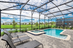 A heated pool - Private Movie Theater! Lakeview! HOGWARTS Bunks! Star Wars! (Kissimmee)