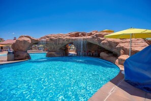 A lap pool - Arcadia 36 | PRIVATE Hot Tub * Sleeps 18 * Patio Views (Santa Clara)