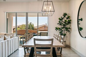 Dining - Arcadia 36 | PRIVATE Hot Tub * Sleeps 18 * Patio Views (Santa Clara)