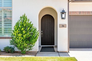 Exterior detail - Arcadia 36 | PRIVATE Hot Tub * Sleeps 18 * Patio Views (Santa Clara)