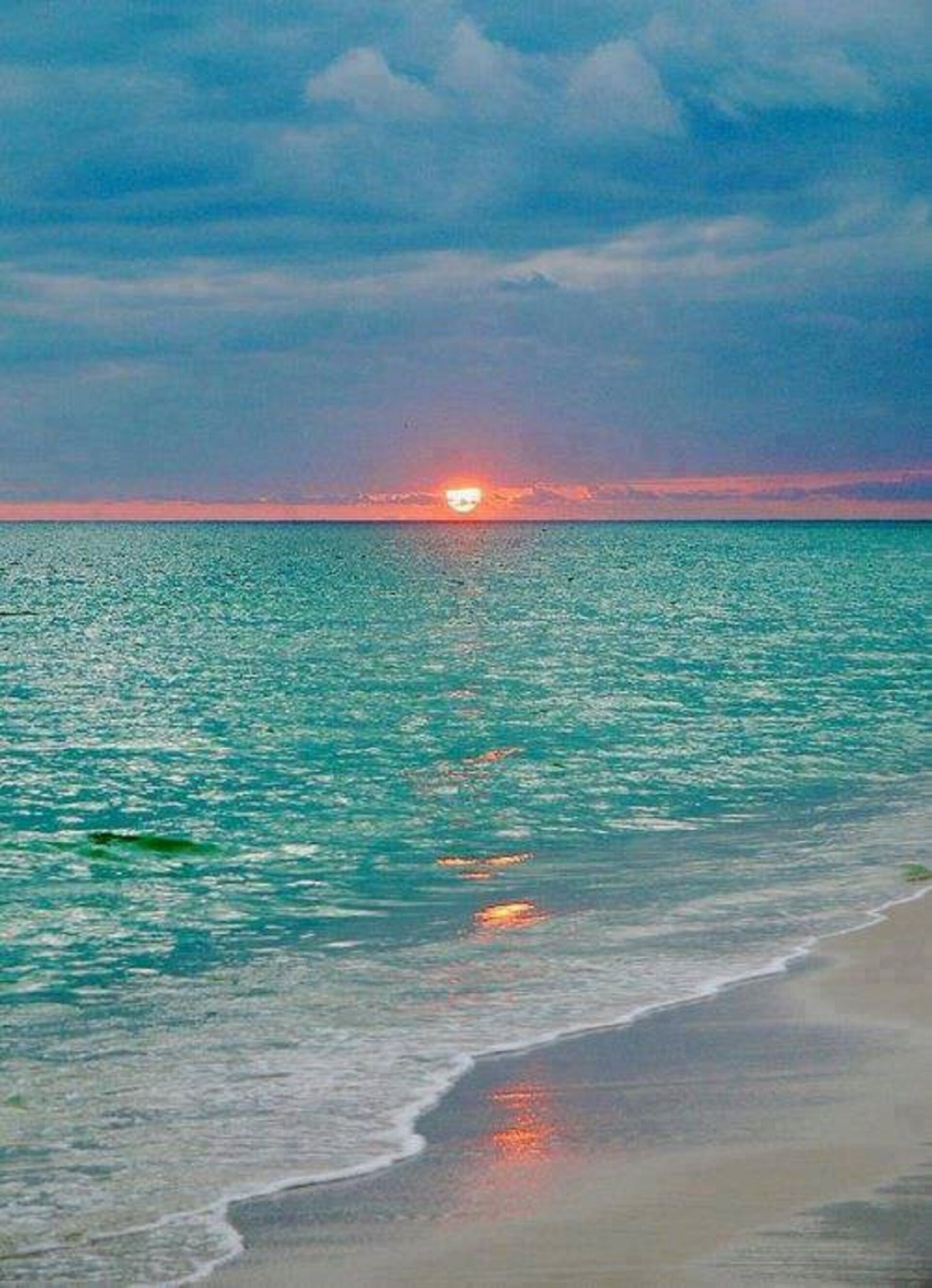 在海灘附近、躺椅、沙灘巾