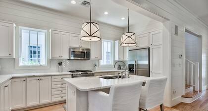 McKenzie Cottage - Gorgeous, Rosemary Beach, on Park, Tesla Charger