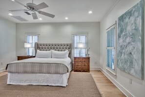 4 slaapkamers, een bureau, een strijkplank/strijkijzer, gratis wifi