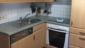 Apartment (Gaisbergblick) | Private kitchen | Coffee/tea maker, fridge, oven, stovetop