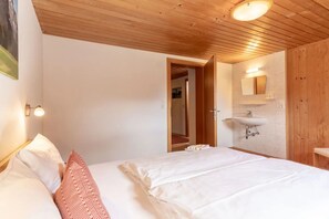 Schallisolierte Zimmer, kostenlose Babybetten, kostenloses WLAN