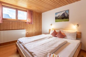 Schallisolierte Zimmer, kostenlose Babybetten, kostenloses WLAN