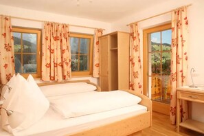 アパートメント (Sommer/Herbst) | 高級寝具、セーフティボックス (室内)、防音設備、アイロン / アイロン台