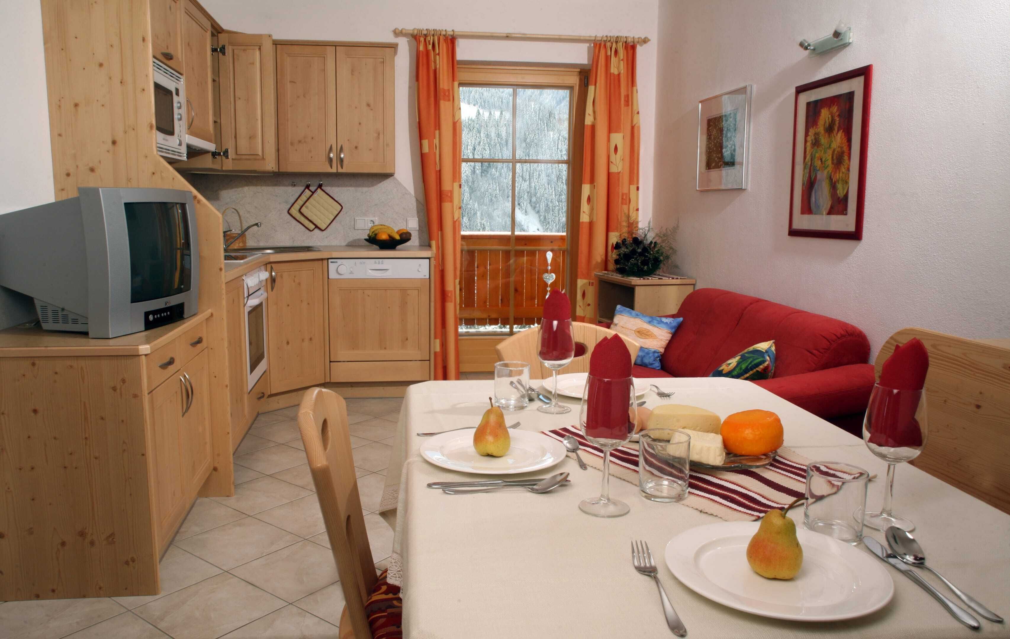 Apartment (Sommer/Herbst) | Private kitchen | Fridge, oven, stovetop, dishwasher