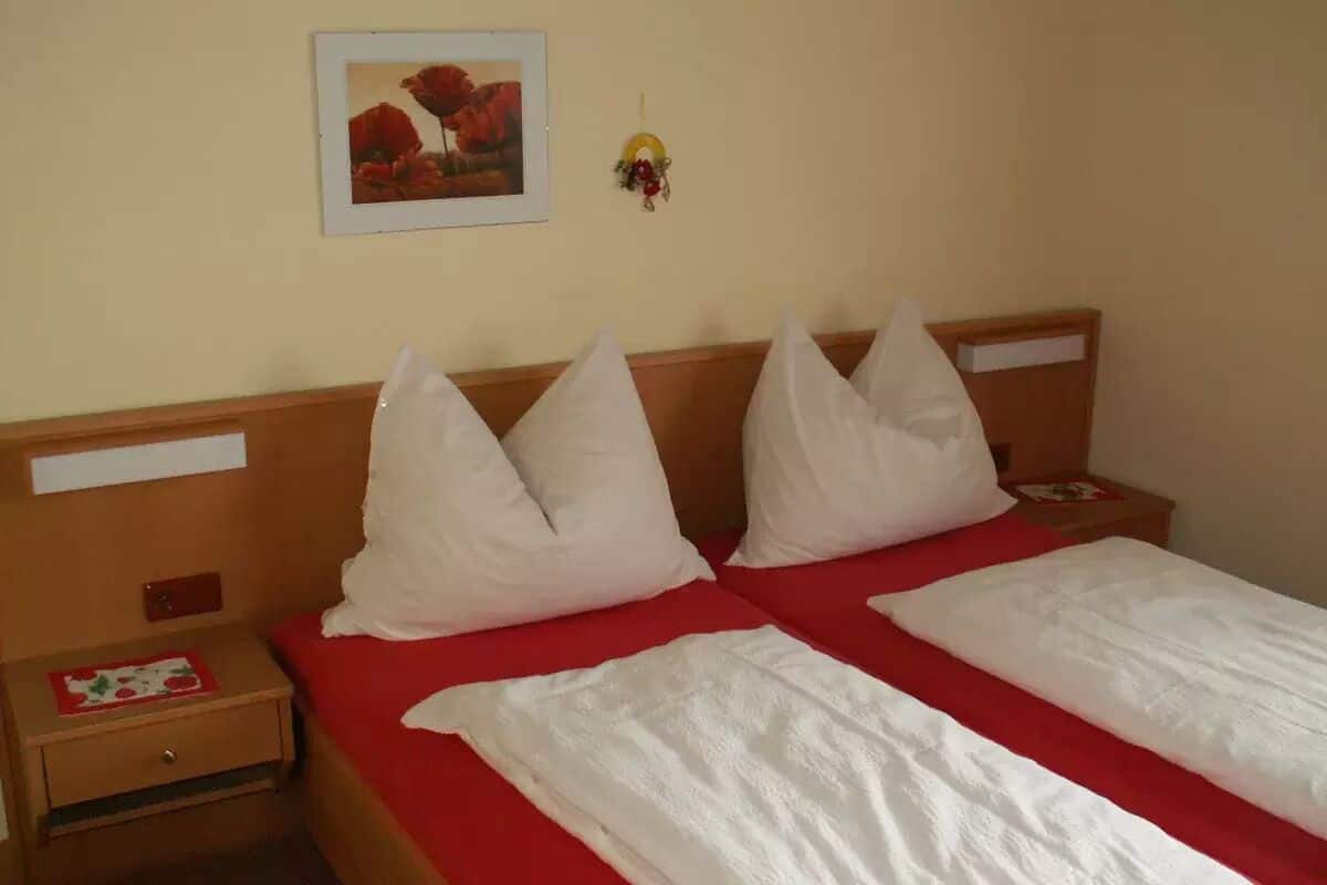1 bedroom, WiFi (free), bed sheets