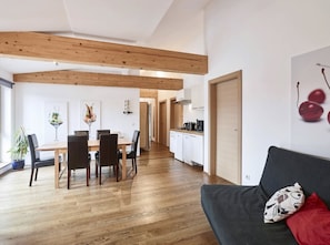 Apartemen | Ruang keluarga | TV layar datar