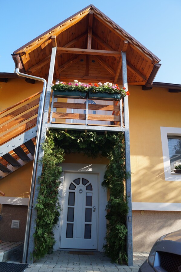 Front of property - Haus Bergblick (Hohe Wand)