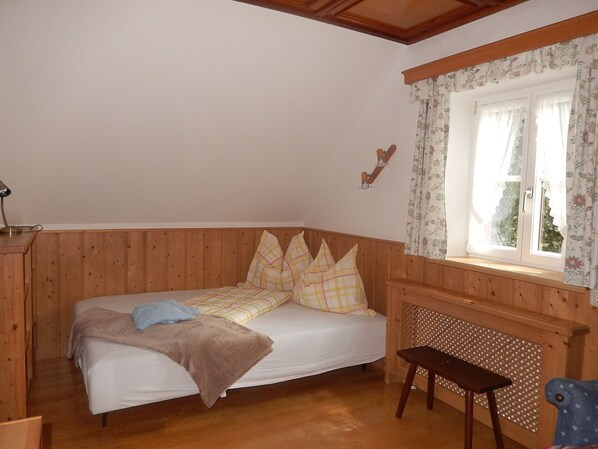 Apartment | 1 bedroom, iron/ironing board, WiFi (free), bed sheets