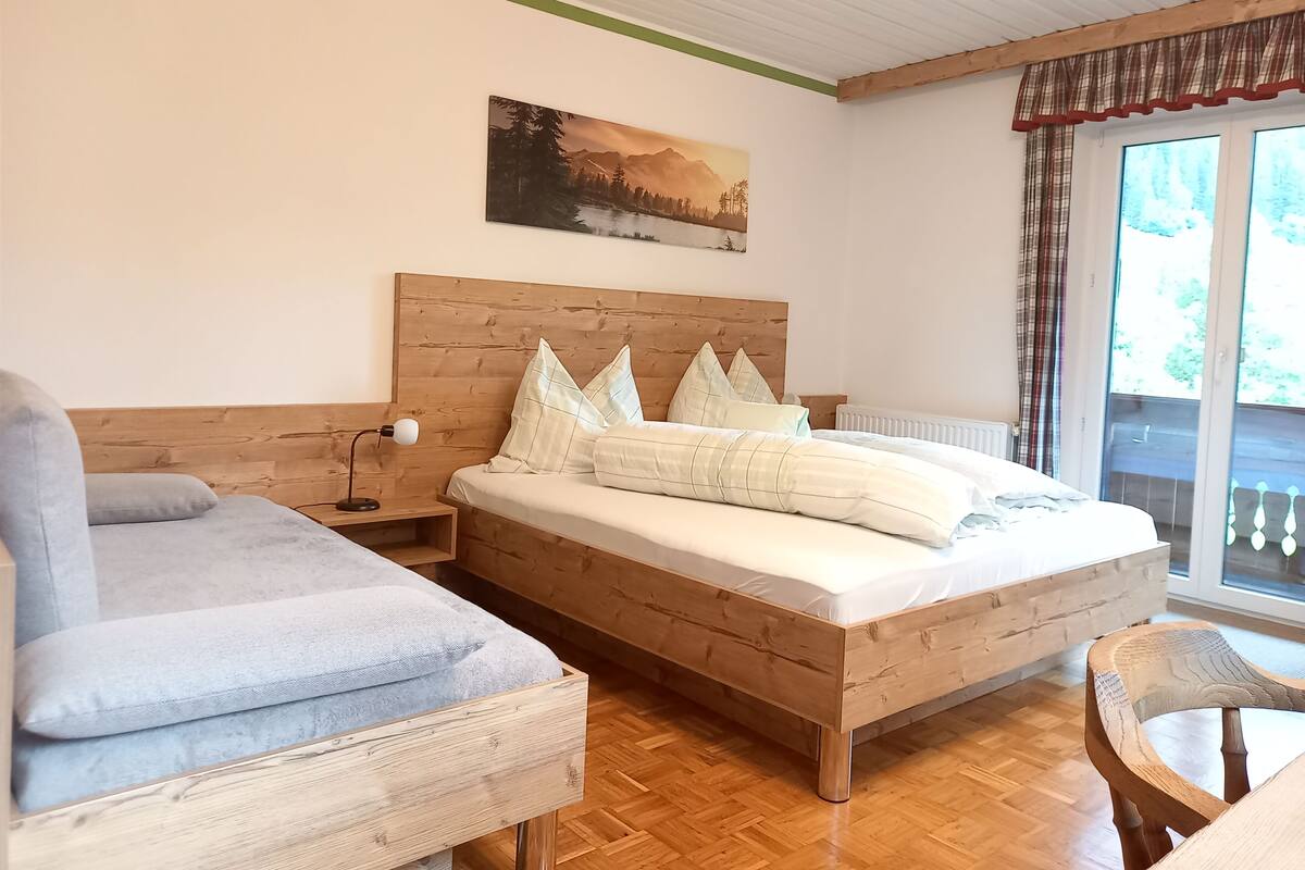 1 habitación, tabla de planchar con plancha, wifi gratis y ropa de cama 